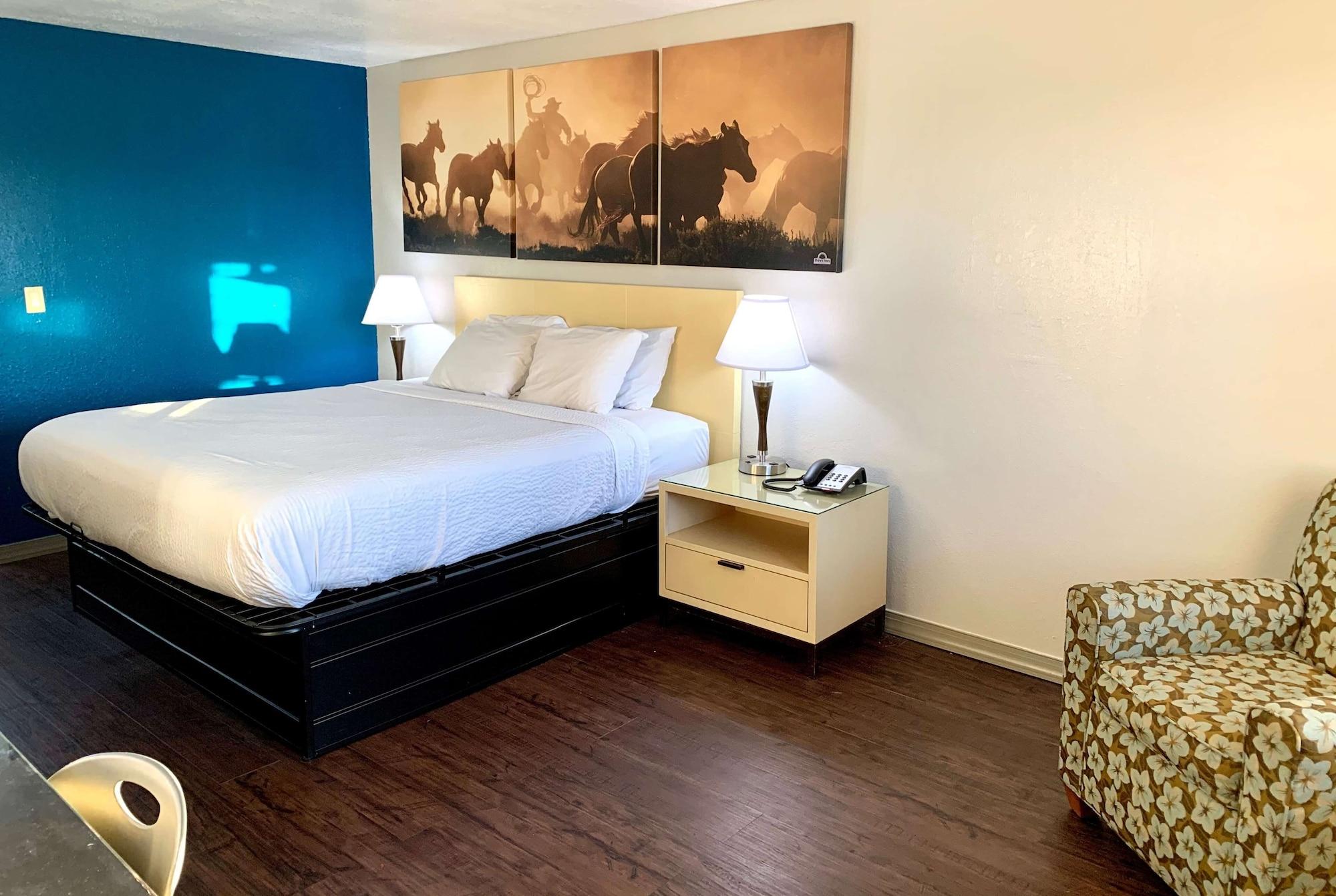 Days Inn & Suites By Wyndham - Canton First Monday Trade Days Экстерьер фото