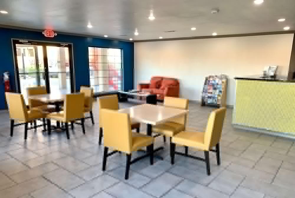 Days Inn & Suites By Wyndham - Canton First Monday Trade Days Экстерьер фото